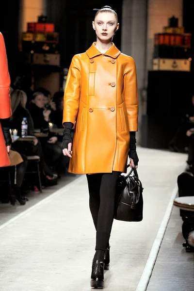 Look 25